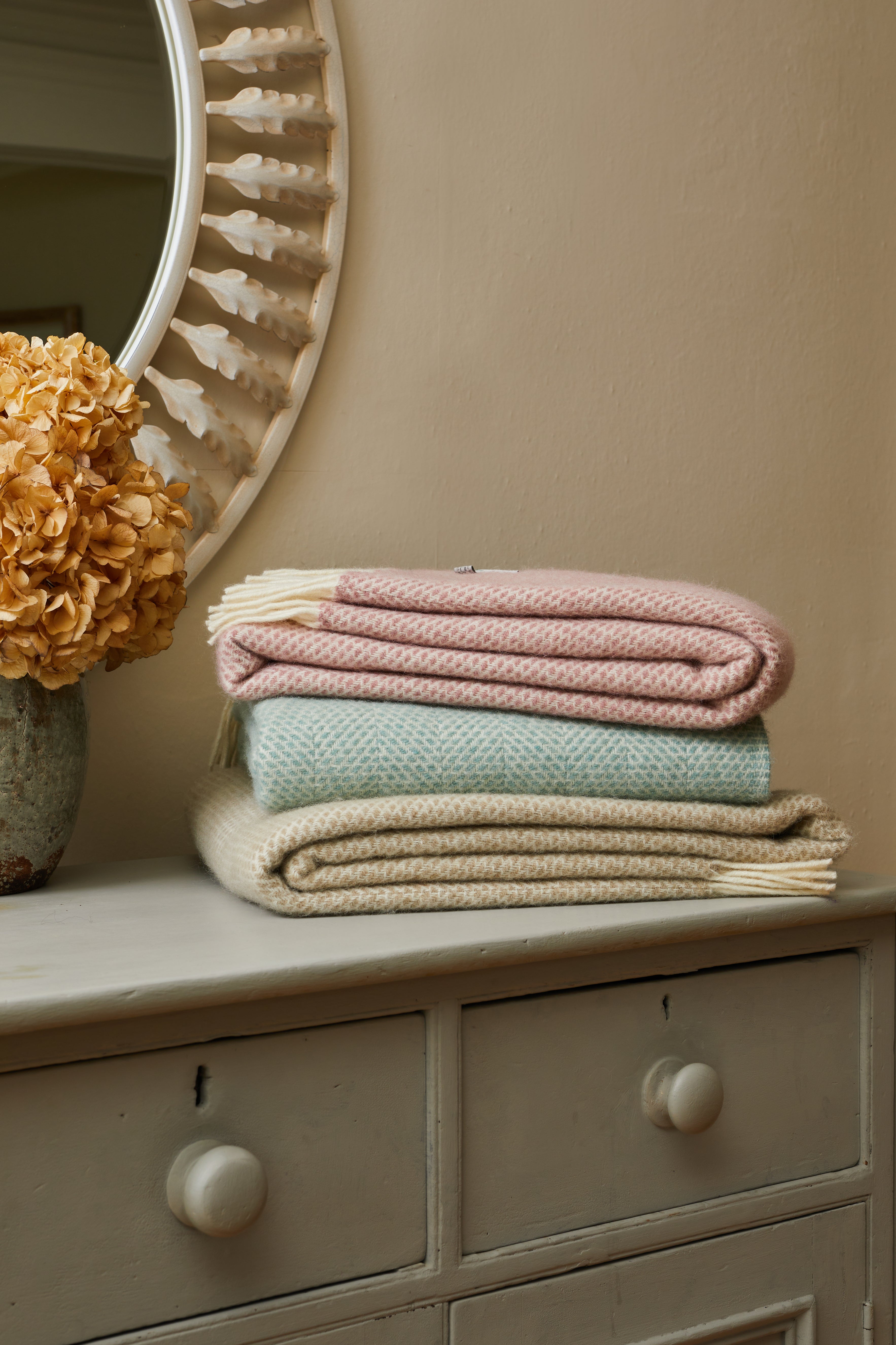 Beehive Pure New Wool Blanket - Dusky Pink