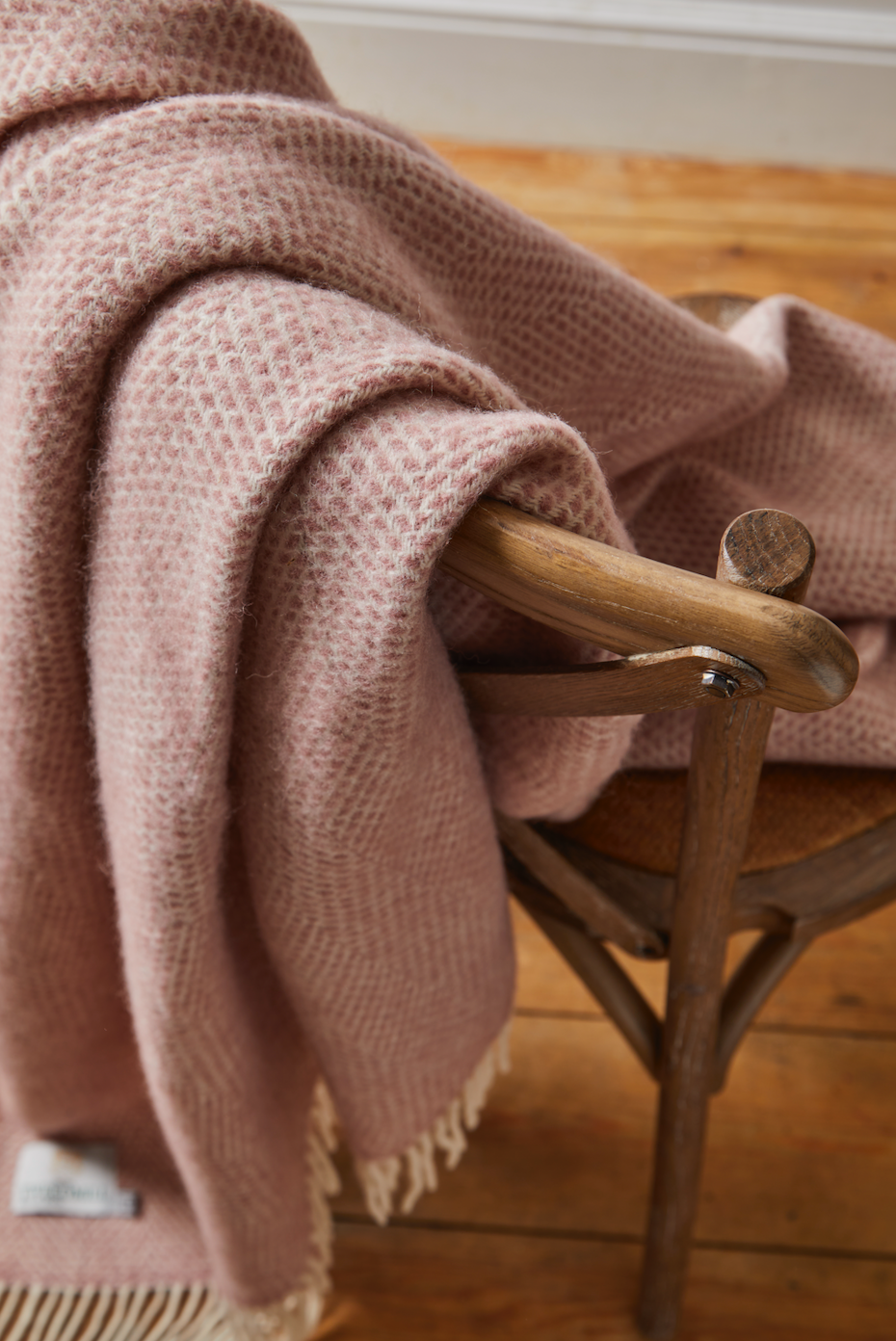 Beehive Pure New Wool Blanket - Dusky Pink
