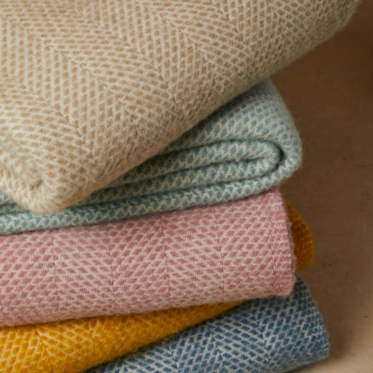 Beehive Pure New Wool Throw - Blue